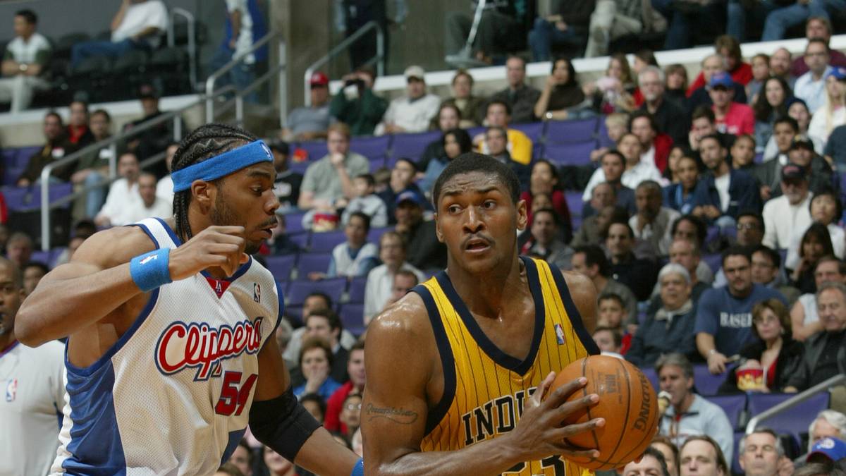 RON ARTEST 15: Der frühere Forward tauschte in seiner Karriere nicht nur einmal seine Rückennummer. Ursprünglich mit der 15 gestartet, wechselt er während der Saison 2002/03 zur Nummer 23. Grund der Aktion: Artest wollte Michael Jordan ehren 