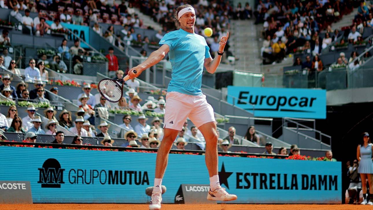 Zverev rutscht nur kurz aus