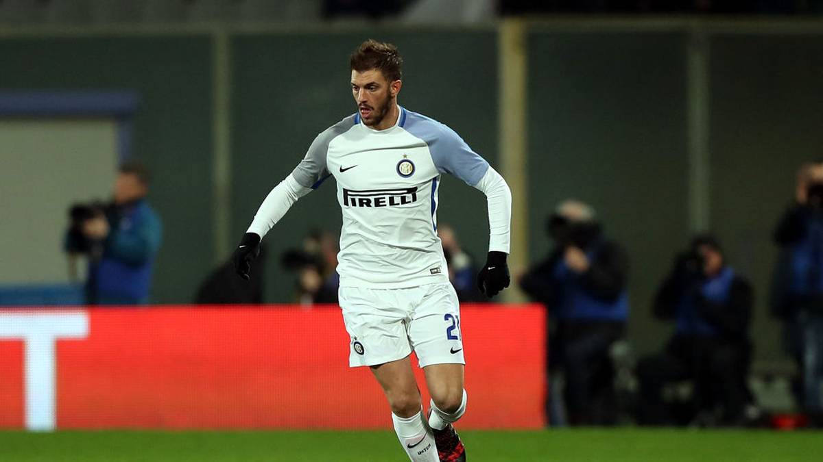 DAVIDE SANTON (28 Jahre/AS ROM): Wurde in Italien als Nachfolger des zurückgetretenen Paolo Maldini in der Nationalmannschaft gehandelt. Immerhin acht Länderspiele kann Santon vorweisen. Zwischenzeitlich spielte er in Newcastle, kehrte anschließend nach Mailand zurück. Seit 2013 bindet er seine Schuhe für  Rom