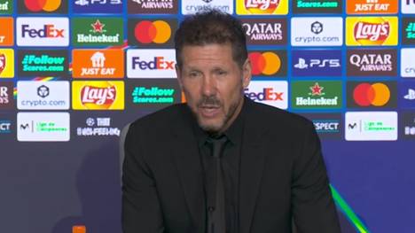 Trotz einer Niederlage im Rückspiel schafft es Atlético Madrid, sich im Champions-League-Viertelfinale gegen den FC Barcelona durchzusetzen und zieht damit ins Halbfinale ein. Nach dem Spiel zeigt sich Diego Simeone in der Pressekonferenz voller Stolz und findet deutliche Worte des Lobes für seine Mannschaft.