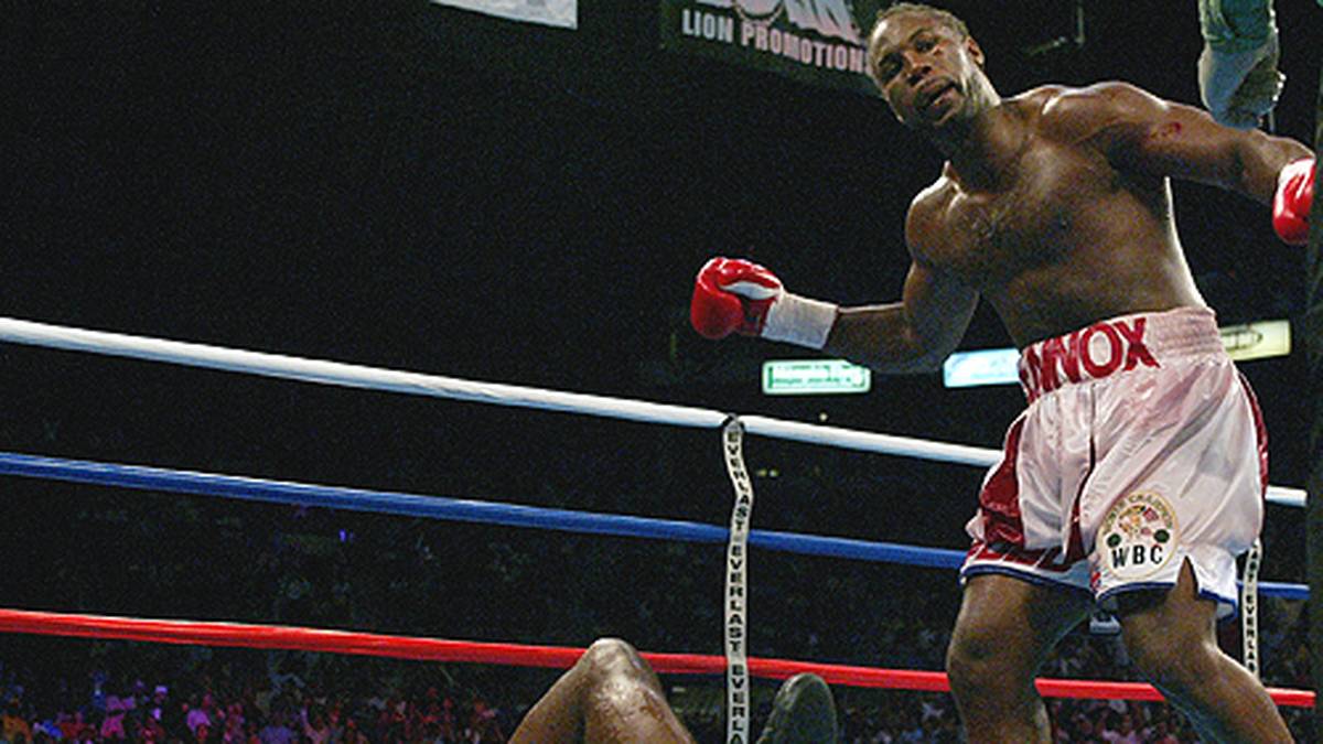 6. MIKE TYSON: Der Amerikaner verliert den Kampf gegen Lewis zwar deutlich, wird dafür aber auch fürstlich entschädigt. Wie sein Gegner erhält Mike Tyson für den Kampf knapp 23 Millionen Euro