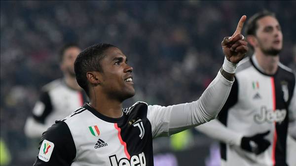TURIN, ITALY - JANUARY 15: Douglas Costa of Juventus FC celebrate a goal during the Coppa Italia match between Juventus and Udinese Calcio at Allianz Stadium on January 15, 2020 in Turin, Italy. (Photo by Stefano Guidi/Getty Images)