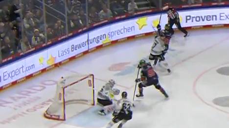 Die Playoff-Highlights der Eishockey-Partie Eisbären Berlin - Kölner Haie aus der DEL im Video.