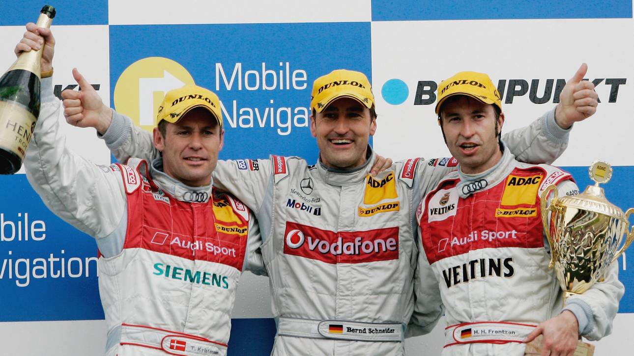 DTM German Touring Car Championship Bernd Schneider (M.) feiert einen seiner vielen DTM-Siege. Tom Kristensen (l.) und Heinz-Harald Frentzen (r.) komplettieren das Podium