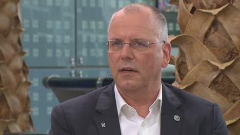 Thomas Röttgermann fordert im CHECK24 Doppelpass den Salary Cap für die Bundesliga. Der Vorstandsvorsitzende von Fortuna Düsseldorf will auch eine Umstrukturierung der TV-Gelder.