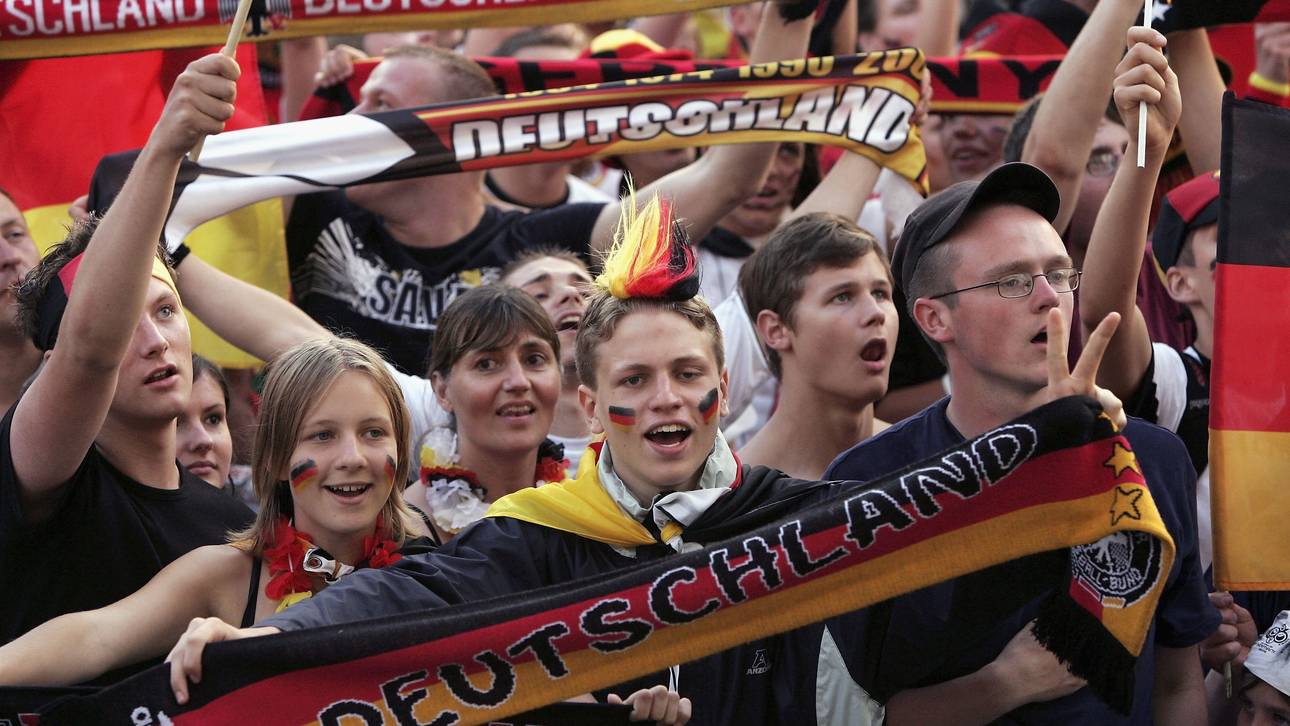 Podolski lädt zu Public Viewing