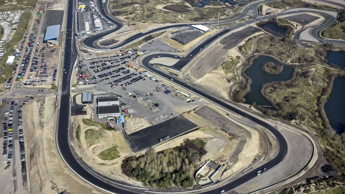 CIRCUIT PARK ZANDVOORT: Der herrliche Dünen-Kurs im Norden der Niederlande ist heutzutage eher als fester Standort der DTM bis 2018 bekannt, ehe TT Circuit Assen dieses Event übernahm. Fast in Vergessenheit geraten dabei 30 Formel-1-Rennen zwischen 1952 und 1985 