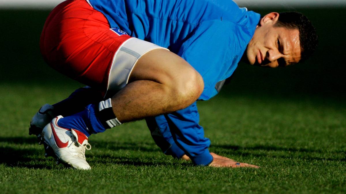 KHALID BOULAHROUZ: Täuschte vor einem Champions-League-Qualifikationsspiel mit dem Hamburger SV eine Bänderverletzung vor, um für den bevorstehenden Wechsel zu Chelsea in der Königsklasse spielberechtigt zu sein. Boulahrouz bestreitet die Vorwürfe bis heute