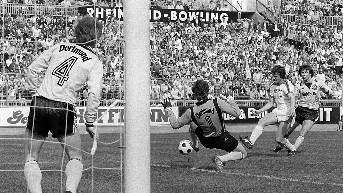 Beim höchsten Sieg der Bundesligageschichte, dem 12:0 gegen Borussia Dortmund am 29. April 1987, schlägt Gladbachs Goalgetter Heynckes gleich fünf Mal zu. Unter anderem trifft der spätere Triple-Trainer des FC Bayern zum 10:0
