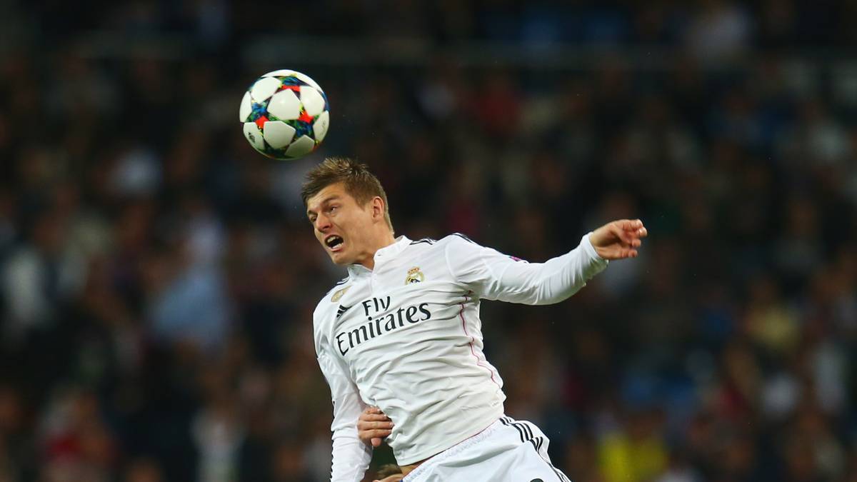 STARS: Toni Kroos ist in Reals Mittelfeld unverzichtbar. Der Weltmeister gibt bereits in seiner ersten Saison den Takt vor. Die Presse feiert Kroos zwischenzeitlich als legitimen Erben von Zinedine Zidane. Zuletzt sorgt er für weniger Schlagzeilen. In der Champions League verrichtet Kroos solide Arbeit, Glanzlichter setzen jedoch andere