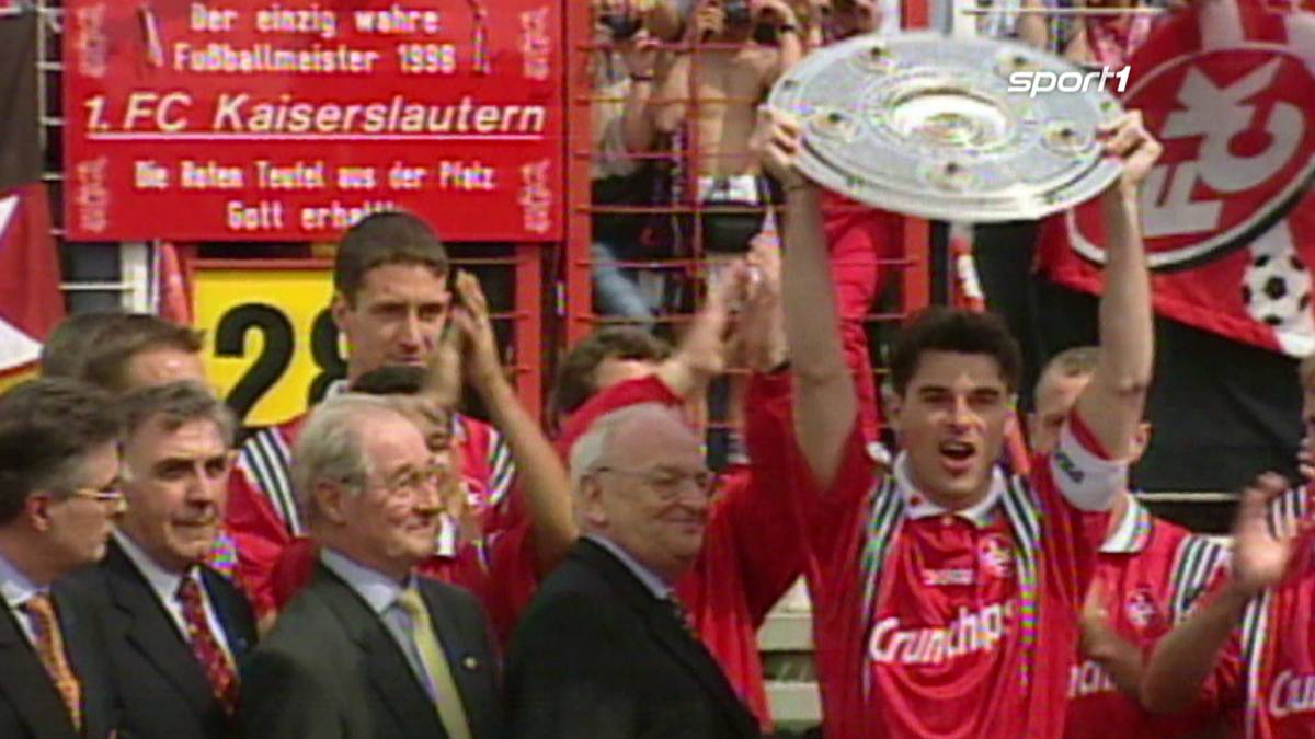 Am 02.05.1998 fegt Kaiserslautern den VfL Wolfsburg mit 4:0 vom Betzenberg – und gewinnt als Aufsteiger sensationell die Meisterschaft.