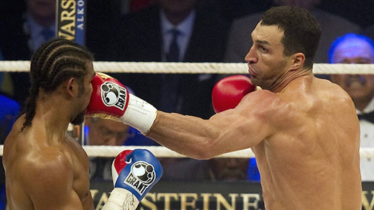 4. WLADIMIR KLITSCHKO: Der jüngere der Klitschkos heimst für den Kampf ebenfalls 24,5 Millionen Euro ein. Aber nicht nur finanziell gesehen zahlt sich das Duell mit dem Briten für ihn aus. Klitschko vereinigt die gehaltenen WBO- und IBF-Titel mit dem der WBA und somit die Gürtel von drei der vier wichtigsten Box-Verbände