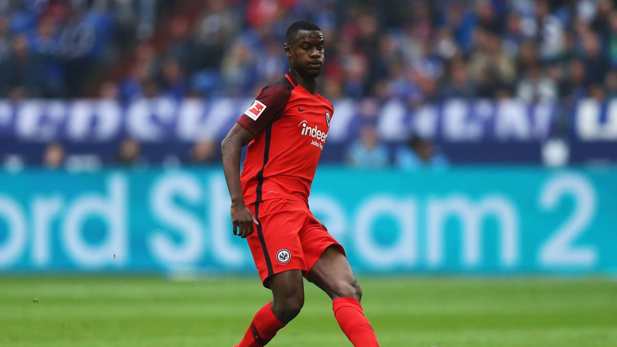 EVAN N'DICKA: Eine junge, entwicklungsfähige Option, die sich hinten anstellen würde, wäre Evan N'Dicka. Der 19-Jährige spielte bei Eintracht Frankfurt eine erstklassige Premierensaison und kam in insgesamt 36 Pflichtspielen zum Einsatz