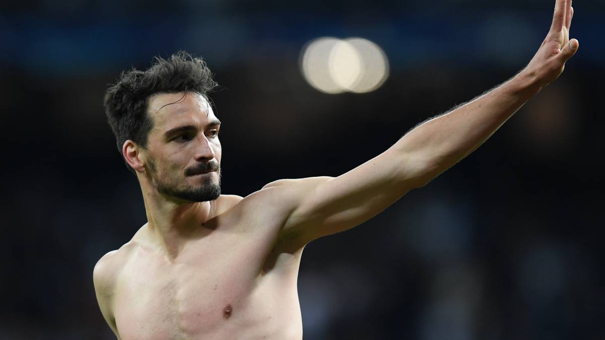 ABWEHR: Mats Hummels (29/Vertrag bis 2021): Der Innenverteidiger ist fest eingeplant für die kommende Saison. Der Nationalspieler ist eine der tragenden Bayern-Säulen. Trug gegen Frankfurt (4:1) erstmals die Binde, ist einer der Wortführer im Team.
SPORT1-Urteil: Auf Spitzenniveau