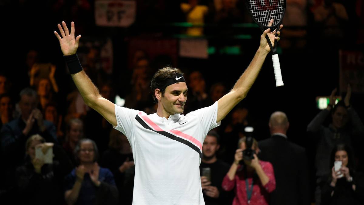 Eine weitere Bestmarke, die "FedEx" nun auch hält, ist die für den größten Zeitabstand - mehr als 14 Jahre - zwischen zwei Regentschaften: Erstmals war er die Nummer eins im Tennis am 2. Februar 2004 - am 19. Februar 2018 ist er es wieder