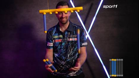 Luke Humphries unterzieht sich dem Reaktions-Test vor der Darts-WM 2026.