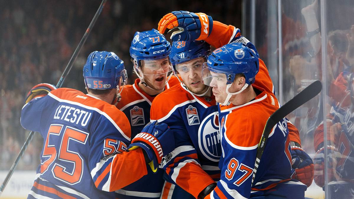 PLATZ 9, EDMONTON OILERS: Nach elf Jahren dürfen die Oilers wieder in den Playoffs mitmischen. Der Grund hat genau einen Namen: Connor McDavid. Der Youngster holt sich mit 100 Punkten souverän den Titel des Top-Scorers der Liga