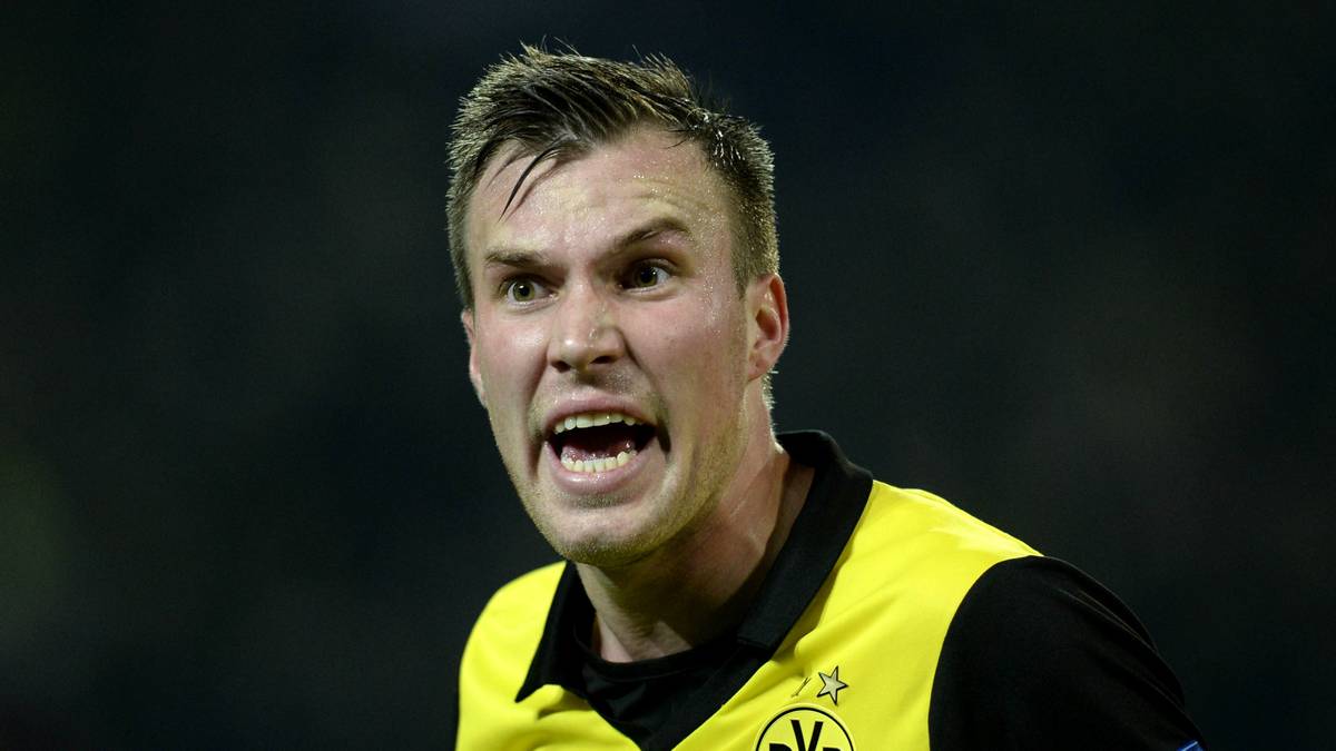 Langsam werden um Großkreutz aber auch Skandale aufgedeckt. Im Mai 2014 soll er nach dem DFB-Pokal-Finale in einem Berliner Hotel betrunken in der Lobby uriniert haben