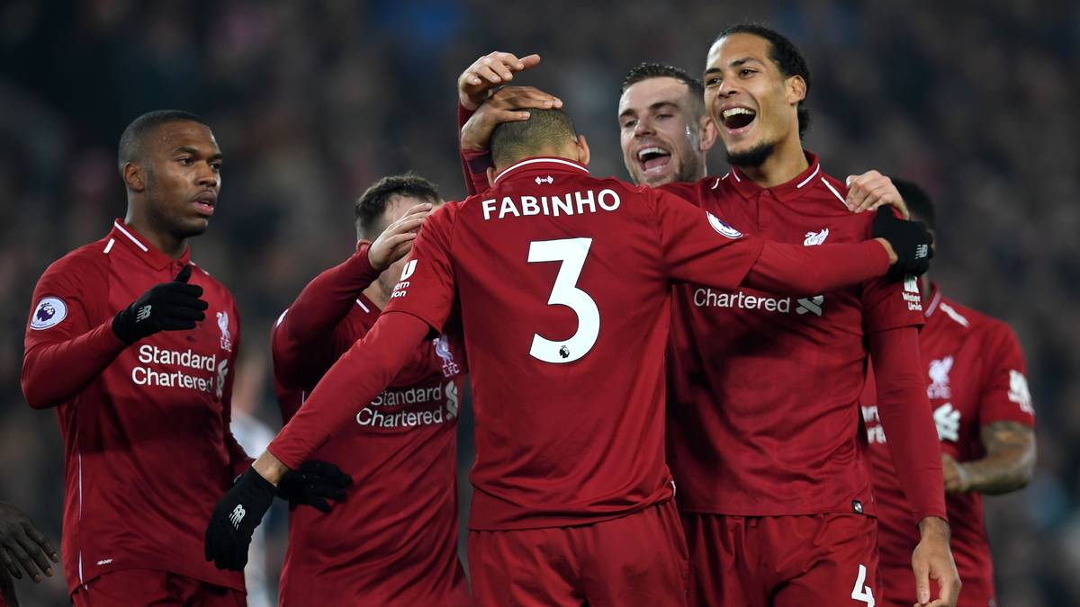 ITALIEN: GAZETTA DELLO SPORT - "Es war kein trivialer Boxing Day. Es war eine halbe Revolution an der Tabellenspitze. Die Rangordnung ist auf den Kopf gestellt. Die Klopp-Bande hat jetzt sechs Punkte Vorsprung vor den Spurs"