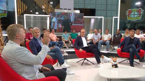 Stefan Effenberg springt Leverkusens Sportdirektor Simon Rolfes im Doppelpass zur Seite und verteidigt die Leistungen der Werkself.