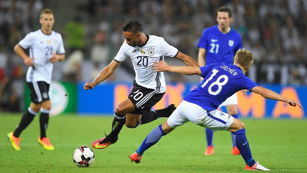 KARIM BELLARABI (Bayern Leverkusen): Dass der 27-Jährige ein begnadeter Kicker ist, hat er schon oft bewiesen. Leider macht sein Körper nicht immer mit. Musste Löw zu häufig wegen Verletzungen absagen und konnte sich dadurch nie ein Standing in der Mannschaft erarbeiten 