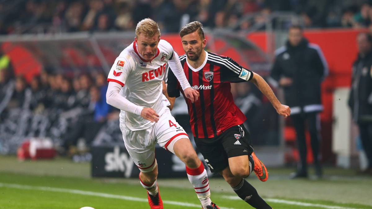 Noch in der ersten Halbzeit gehen die Ingolstädter durch Lukas Hinterseer (r.) in Führung. Er trifft nach Vorarbeit von Danny da Costa