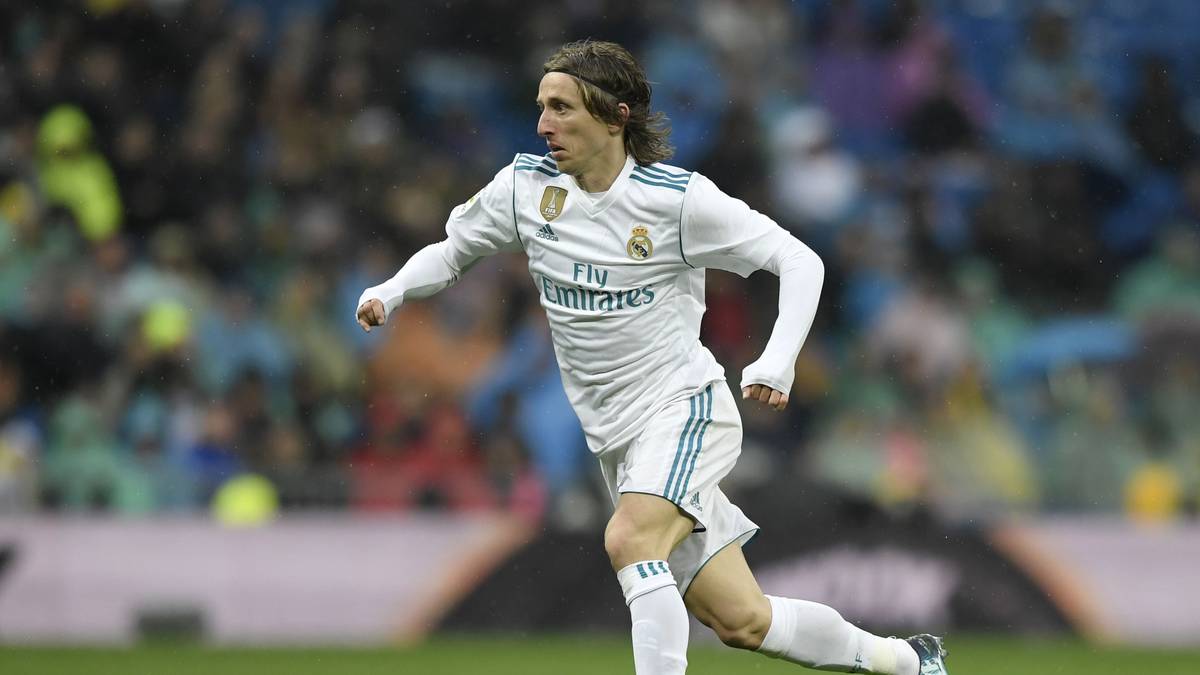 PLATZ 12 - LUKA MODRIC (Real Madrid/Kroatien): War in der vergangenen Saison einer, wenn nicht sogar der beste Spielgestalter der Welt. Baute seitdem aber genauso ab wie der Großteil der Mannschaft von Real Madrid. Das große Manko des Kroaten: Er schießt kaum Tore 