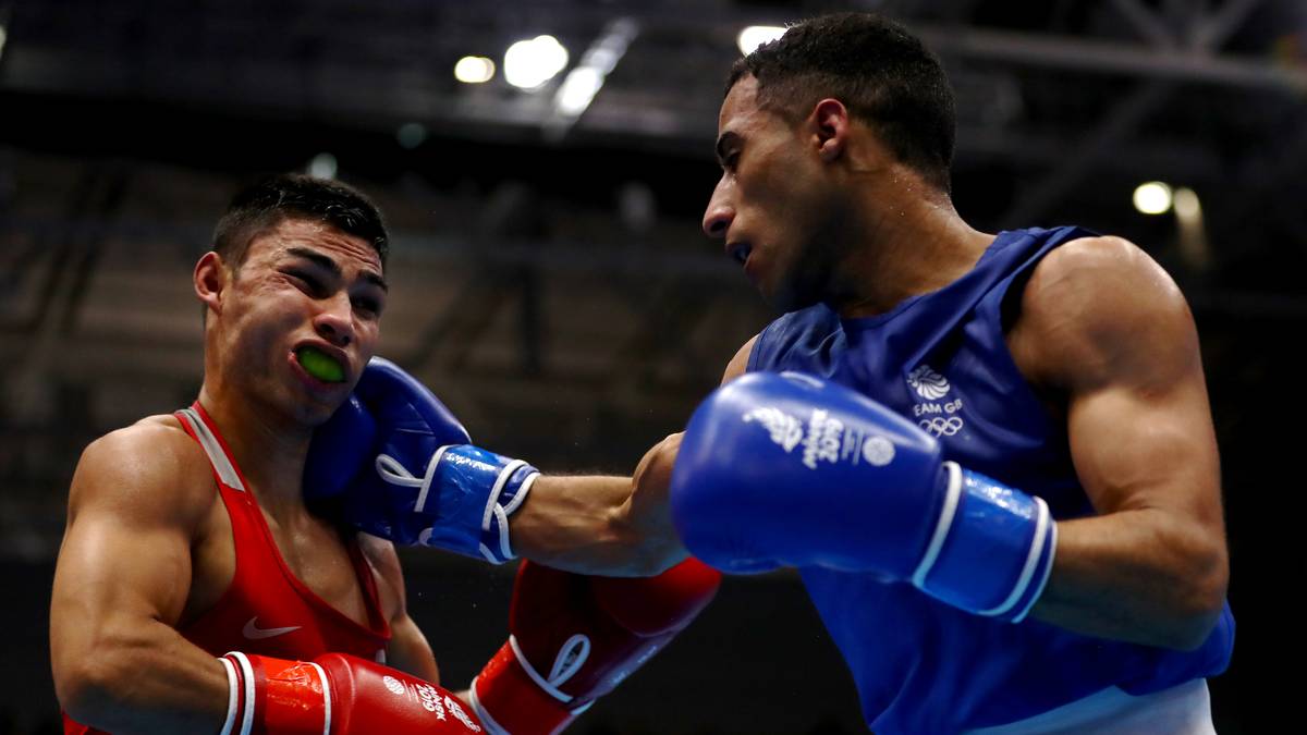 Hart landet auch die Faust des Briten Galal Yafai im Gesicht des Bulgaren Daniel Asenov. Das tut schon beim Hinschauen weh