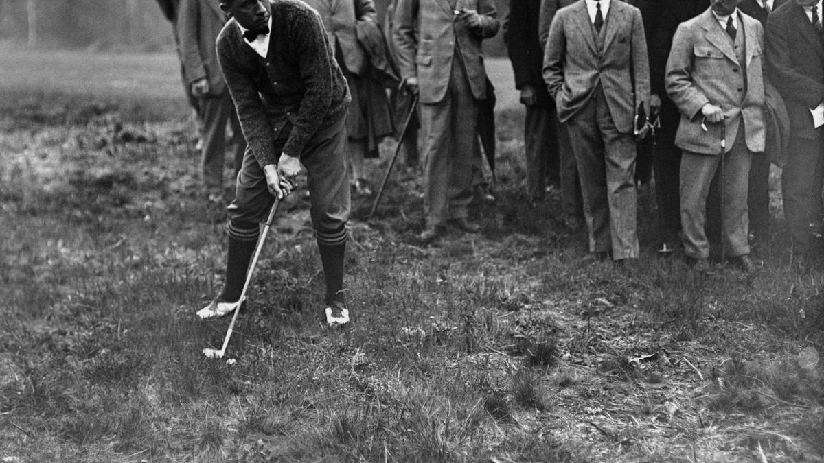 PLATZ 7 - WALTER HAGEN: Nach Woods, Nicklaus und Jones hat Hagen die meisten Majorsiege (11) in der Golfgeschichte. Er hatte eine Schlüsselrolle in der Entwicklung des Golfs und gehört zu den großen Pionieren des Golfsports. Der amerikanische Golfprofi starb 1969 mit 76 Jahren