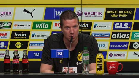 Borussia Dortmund hat U19-Trainer Mike Tullberg zum Interimstrainer befördert. Auf seiner ersten Pressekonferenz spricht er über eine mögliche Verlängerung seiner Amtszeit.