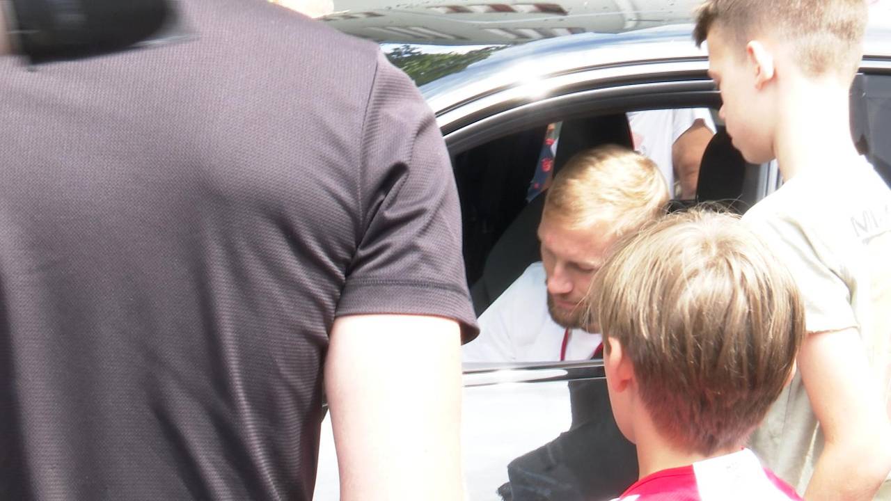 FC Bayern München: Manuel Neuer und Konrad Laimer nehmen sich Zeit für Fans