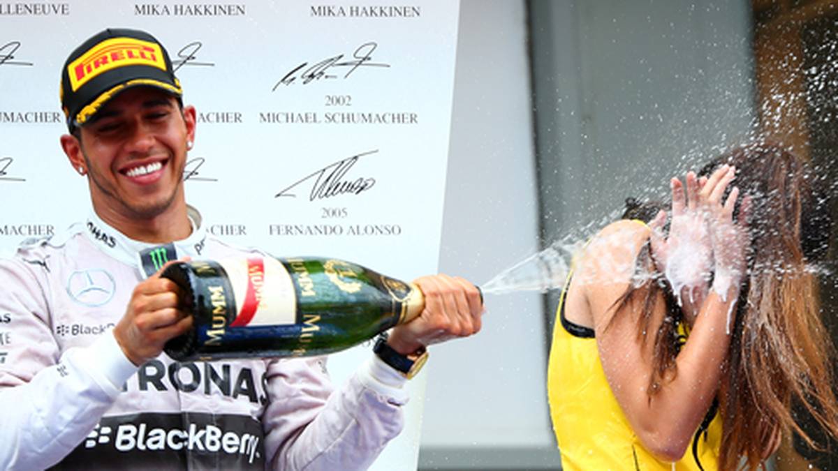 Deutlich enger geht es beim Großen Preis von Spanien zu, doch am Ende muss sich Rosberg wieder geschlagen gegeben. Hamilton siegt zum vierten Mal in Folge und übernimmt dadurch die WM-Führung