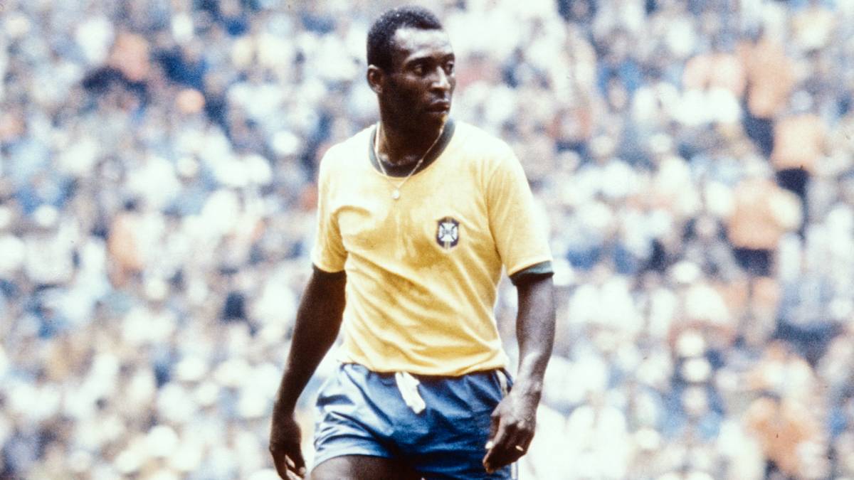 Die brasilianische Legende Pelé hat den Fußball in den 60er-Jahren dominiert und auf ein neues Level gehoben. Seine Bilanz: drei Weltmeistertitel, Rekordtorschütze Brasiliens, mehrfacher Meister mit dem FC Santos und über 1200 Karrieretore.