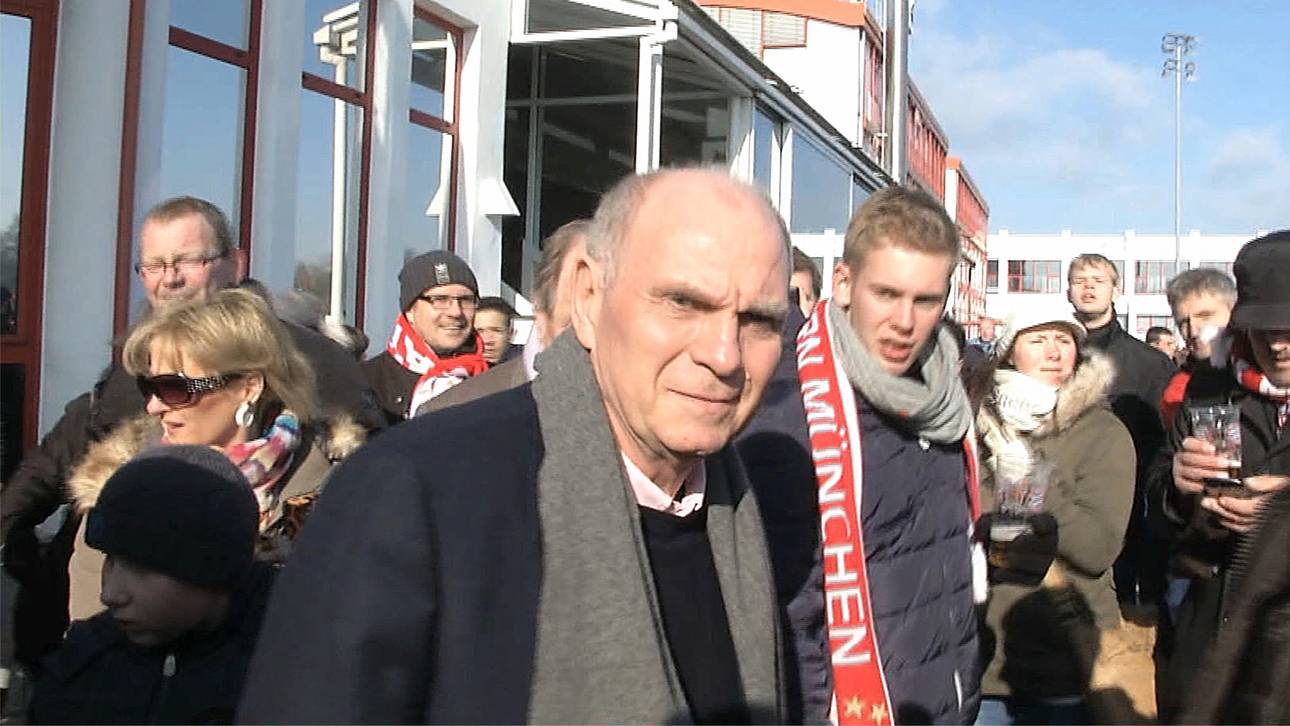 Überraschender Auftritt von Hoeneß