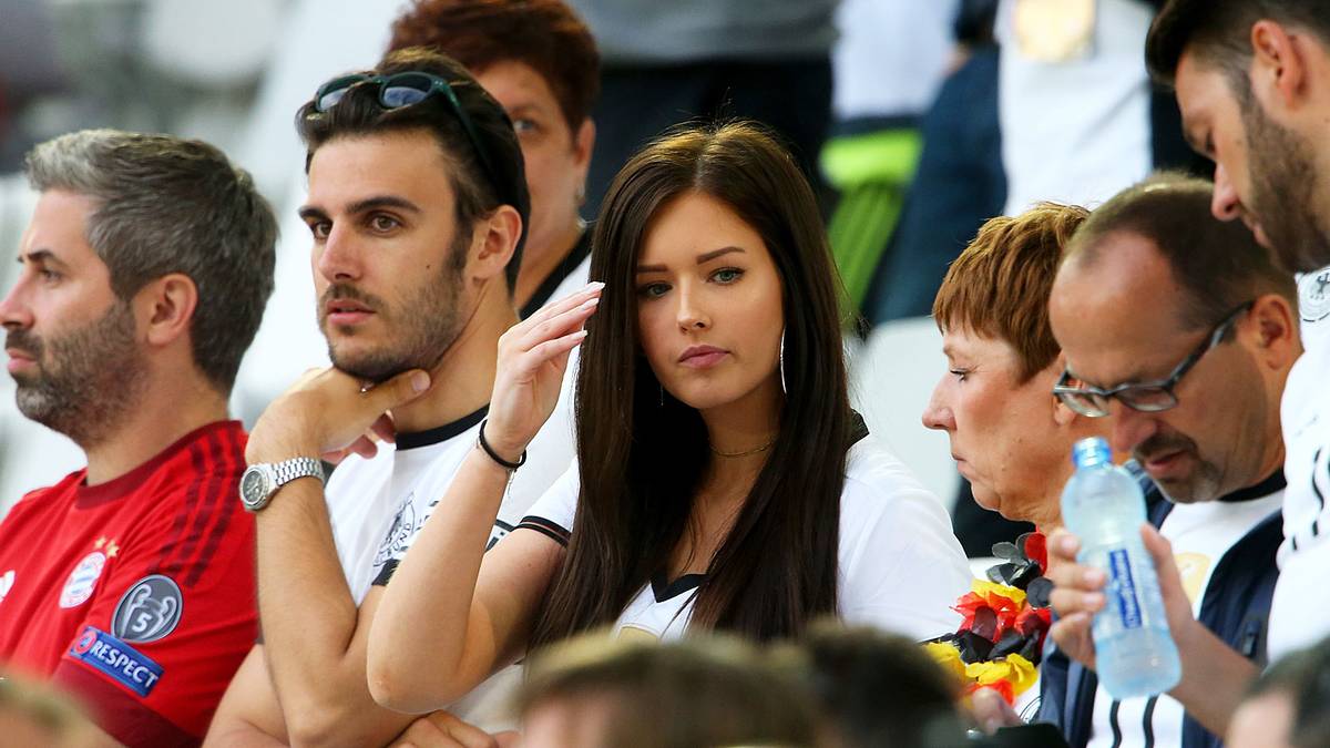 Julian Draxlers Freundin Lena Stiffel ist in Bordeaux beim Spiel gegen Italien vor Ort
