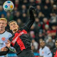 Hugo Larsson vom Fußball-Bundesligisten Eintracht Frankfurt muss von der schwedischen Nationalmannschaft abreisen. 