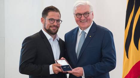 Yannic Seidenberg bei der Verleihung des Silbernen Lorbeerblatts durch Bundespräsident Frank-Walter Steinmeier 2018