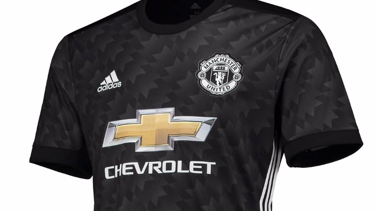 In fremden Stadien setzt ManUnited künftig auf ein Schwarz mit abgesetzten Effekten. Bisher lief United in der Fremde ganz in Blau auf