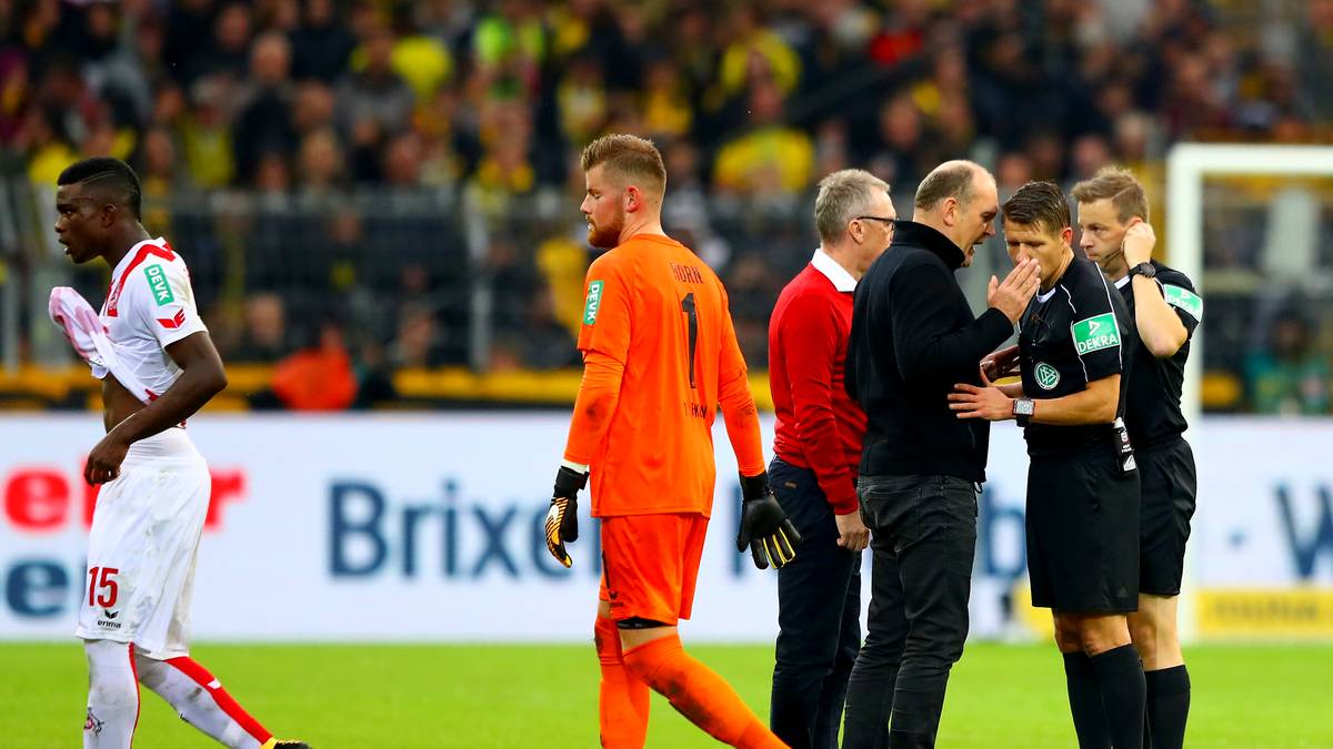 Borussia Dortmund v 1. FC Koeln - BundesligaJörg Schmadtke hatte sich in Dortmund noch auf dem Platz bei Schiedsrichter Patrick Ittrich beschwert
