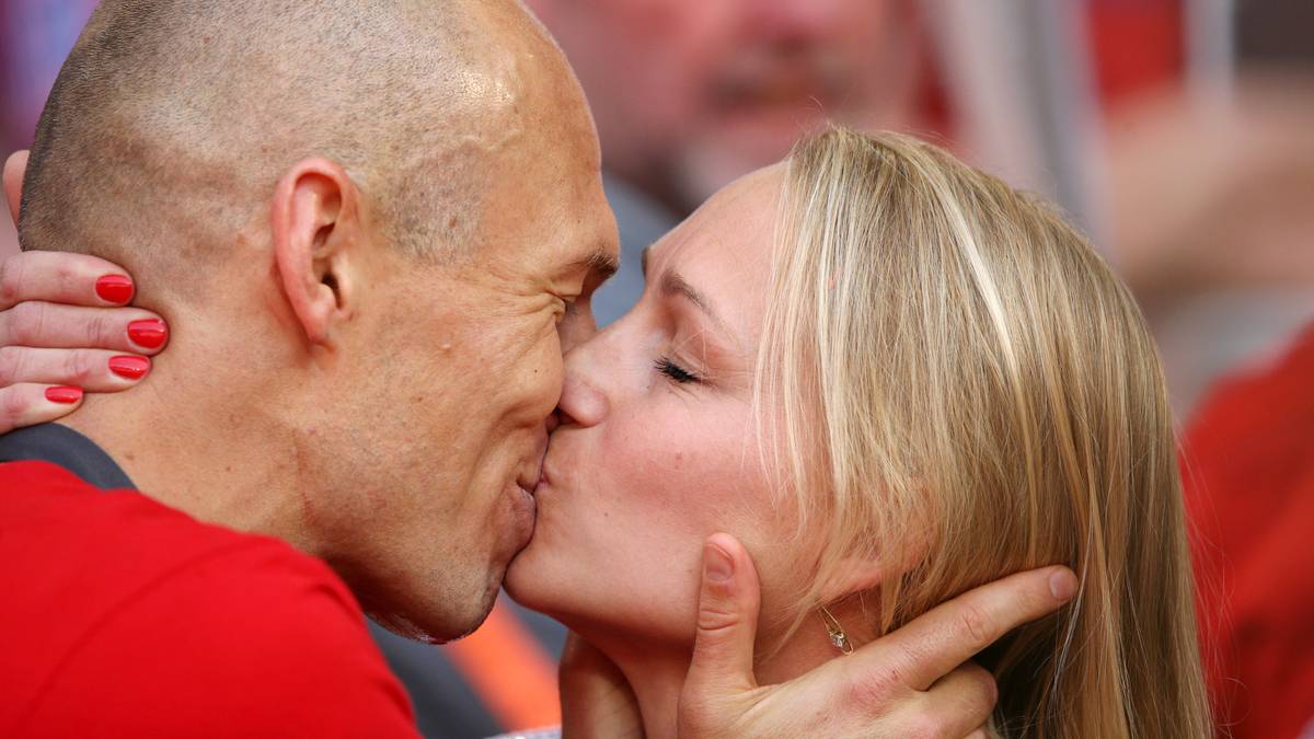 Frau Bernadien Eillert kommt dagegen mit einem Schmatzer davon