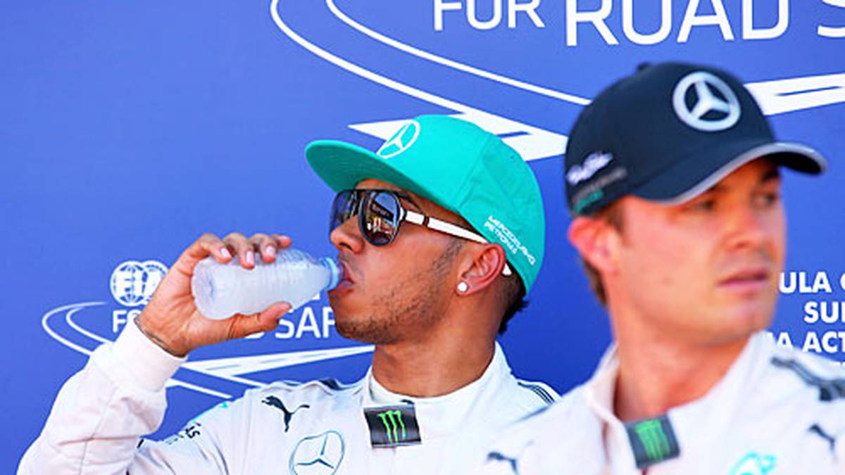 Anschließend ist Hamilton überhaupt nicht gut auf Rosberg zu sprechen und würdigt ihn keines Blickes