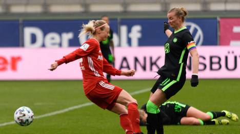 Alexandra Popp (r.) leitete den Sieg gegen Bayern ein - musste aber verletzt raus