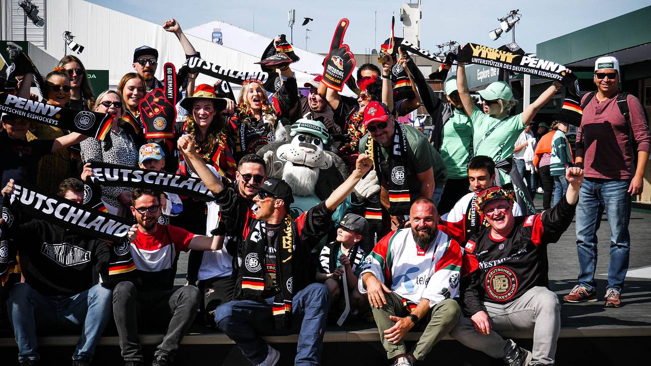 Penny Supporting 6: Unsere 3. Gruppe beim Feiern mit anderen Fans in der Fanzone