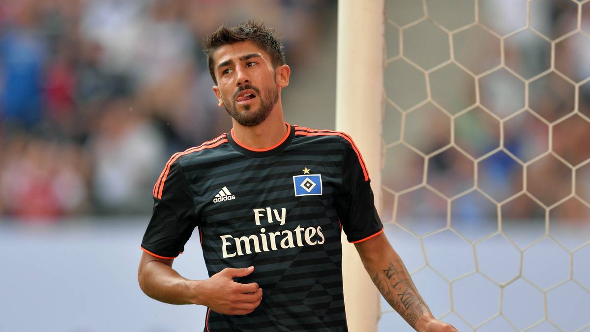 KEREM DEMIRBAY (2016) - Im Sommer 2013 wechselt der damals 20-Jährige vom BVB II in den Volkspark. Richtig Fuß fassen bei den Profis (55 Minuten in drei Spielen) kann er nie, weshalb nach zwei Ausleihen zu Kaiserslautern und Düsseldorf im Sommer 2016 ein Vereinswechsel vollzogen wird