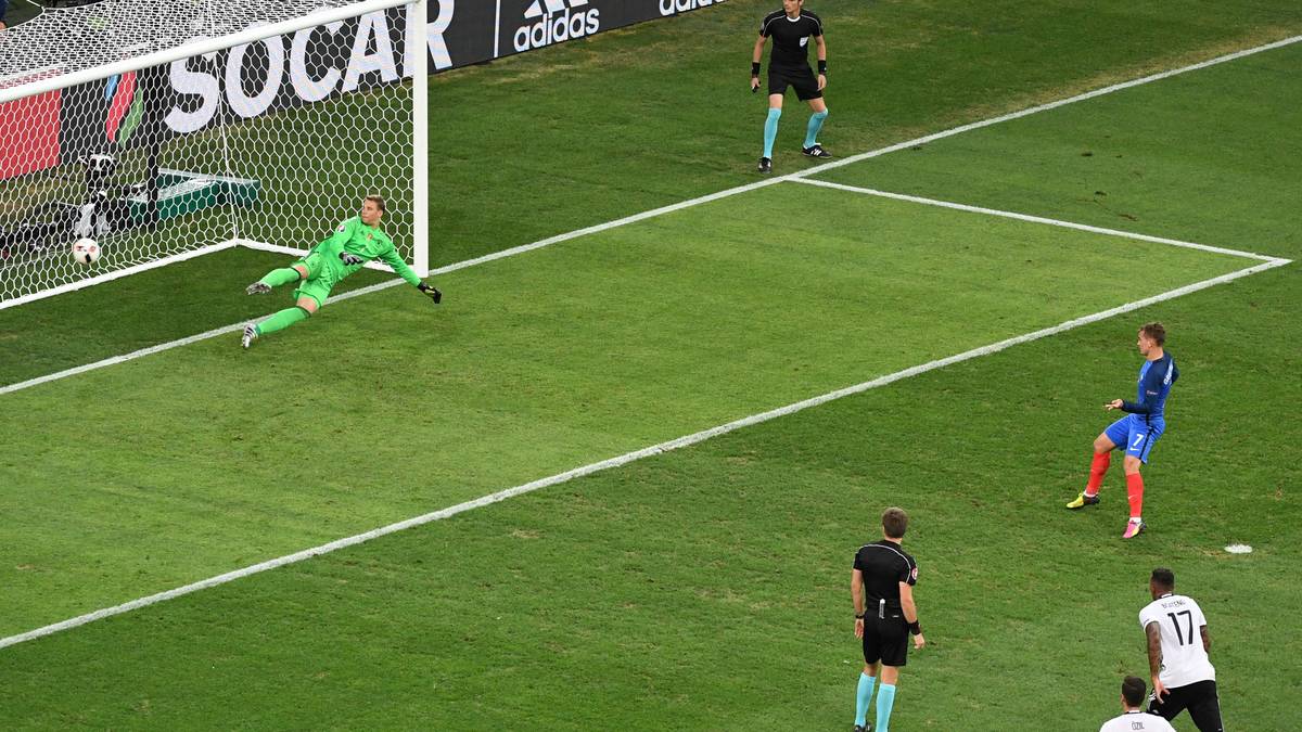 Und Antoine Griezmann verwandelt den fälligen Elfmeter eiskalt