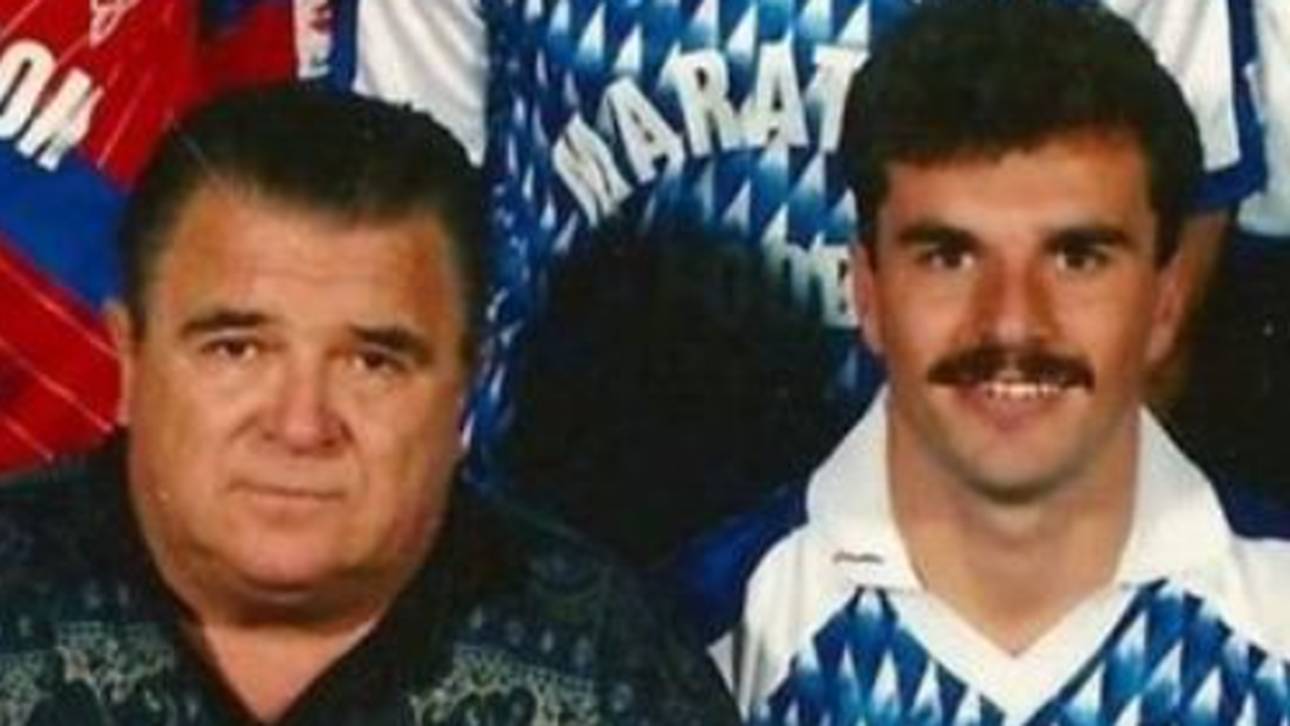 Ferenc Puskás und Ange Postecoglou auf einem Mannschaftsfoto von South Melbourne