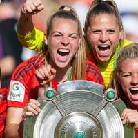 In der Bundesliga ohne Niederlage, in den Pokalwettbewerben ohne Titel: Für die Bayern-Frauen Motivation genug für die kommende Saison.
