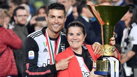 Cristiano Ronaldo feierte im Mai 2019 mit seiner Mutter den Gewinn der italienischen Meisterschaft