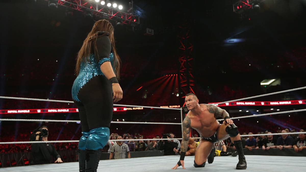 Konkurrent Randy Orton ist erstmal verdutzt ...