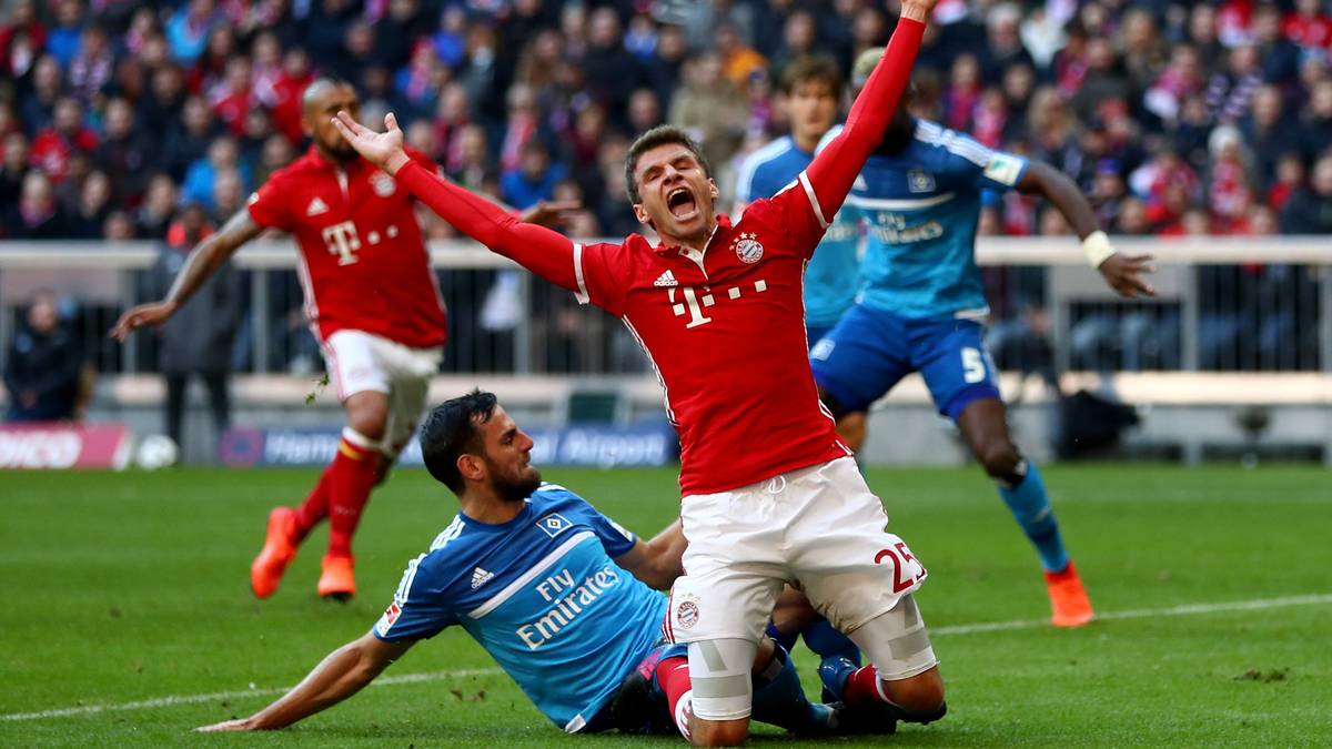 Auch beim 2:0 ist Müller entscheidend beteiligt. Abseits des Balles wird er von Mavraj niedergestreckt - Elfer!